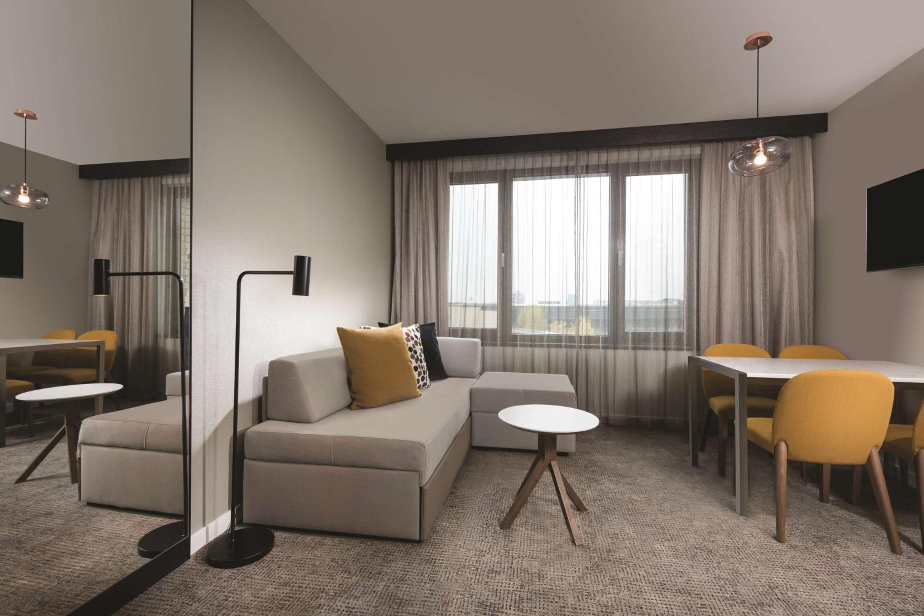 Фото Adina Apartment Hotel Frankfurt Westend