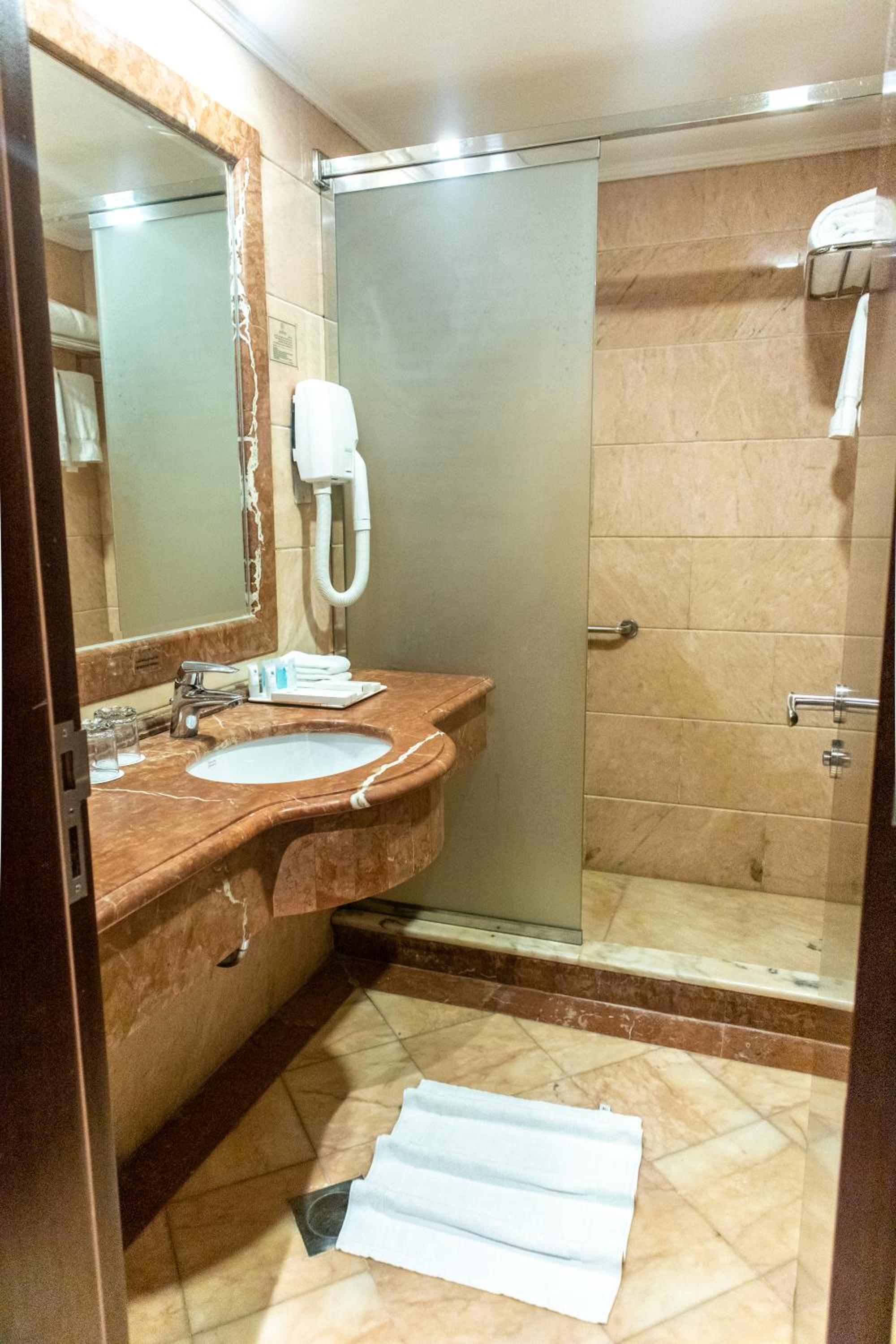 Фото Emaar Royal Hotel