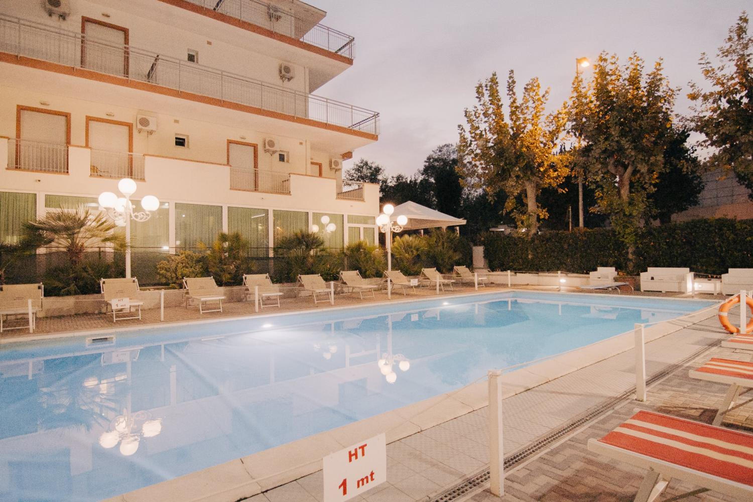 Фото Hotel Beverly