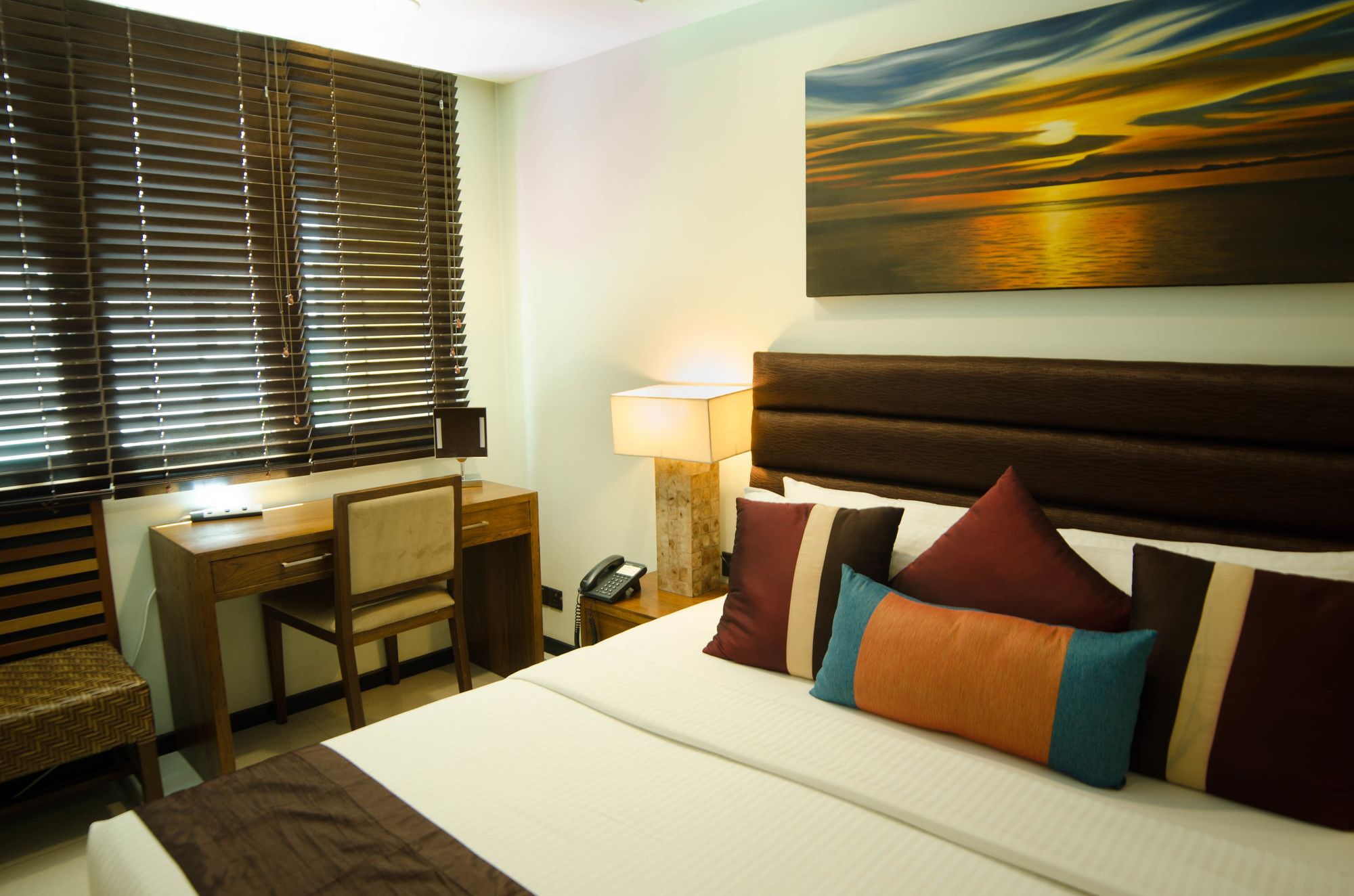 Фото The Somerset Hotel