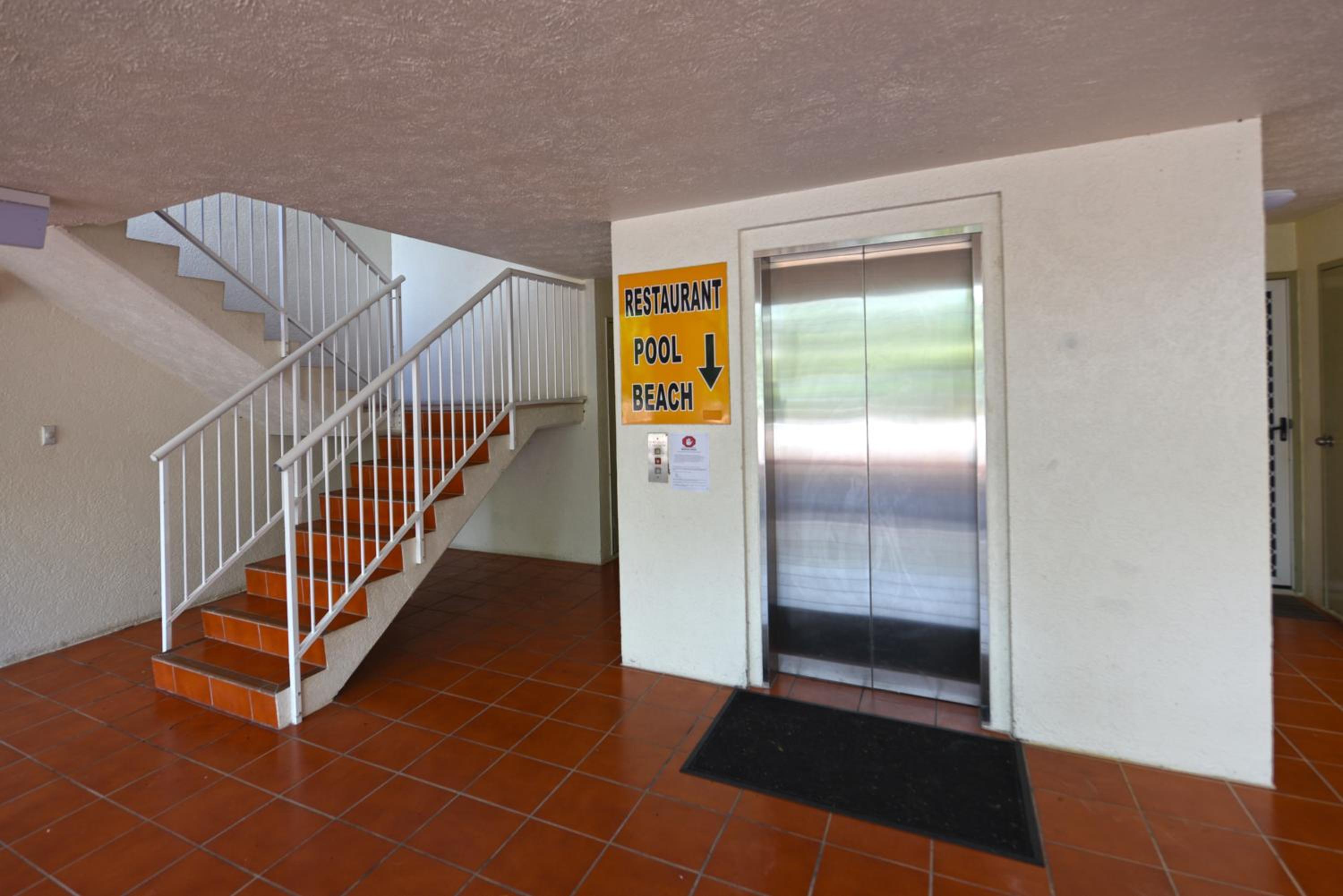 Фото Golden Sands Beachfront Apartment Resort