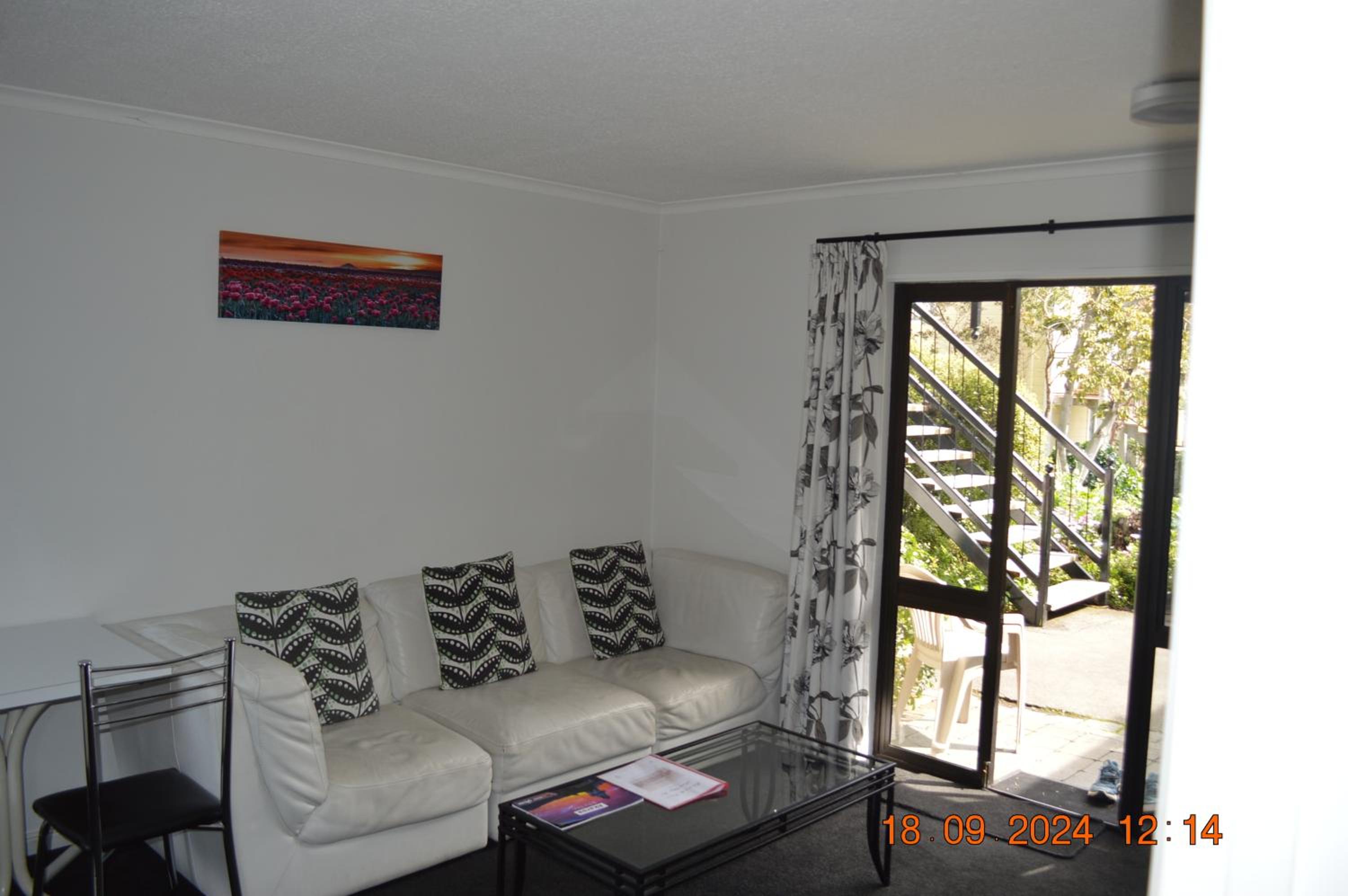 Фото Akaroa Village Inn