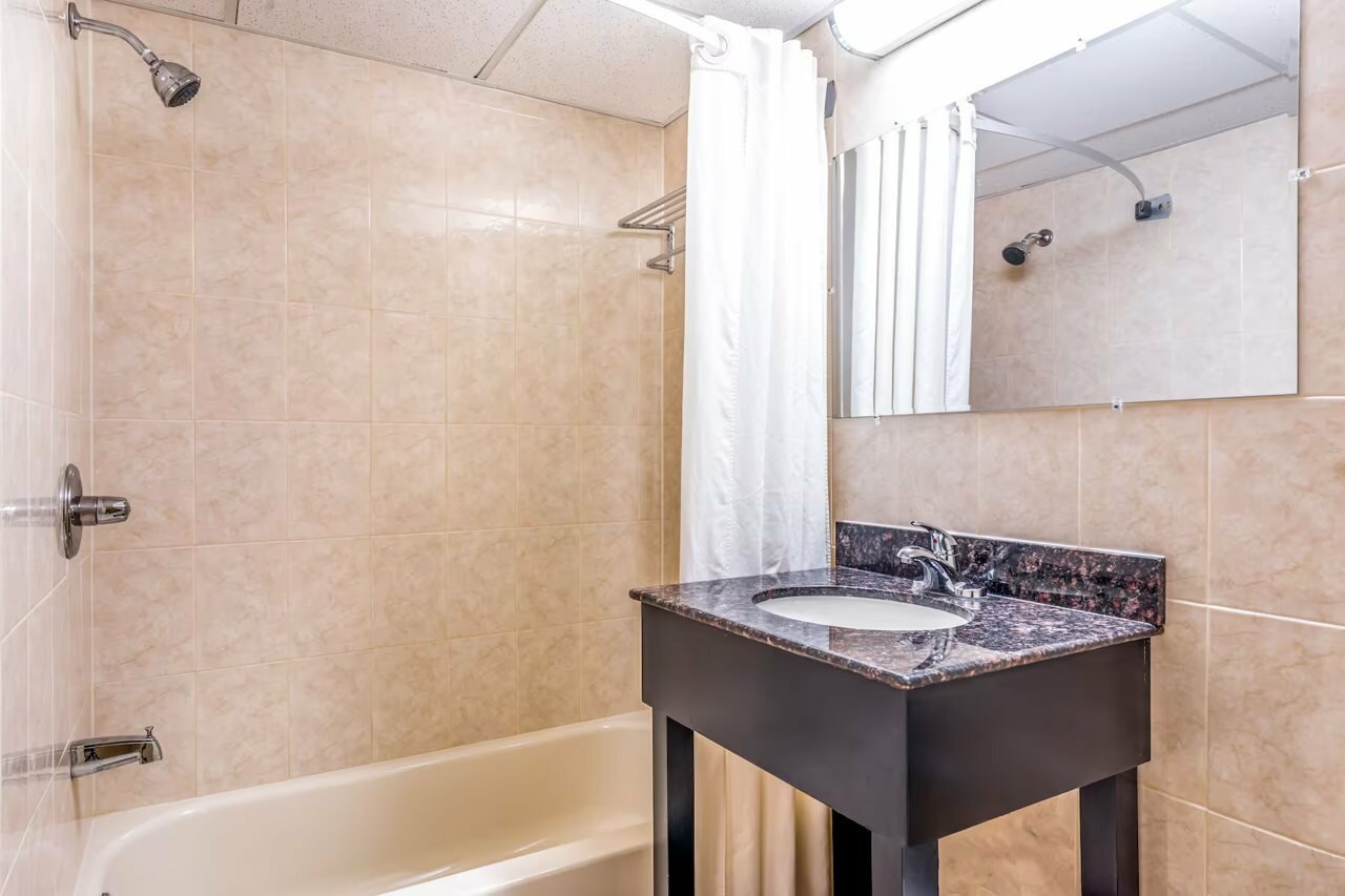 Фото Super 8 by Wyndham North Bergen NJ NYC Area