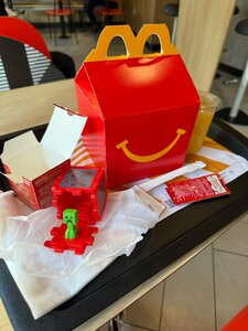 McDonald's (Executive Towers, Business Bay, Dubai), fast food