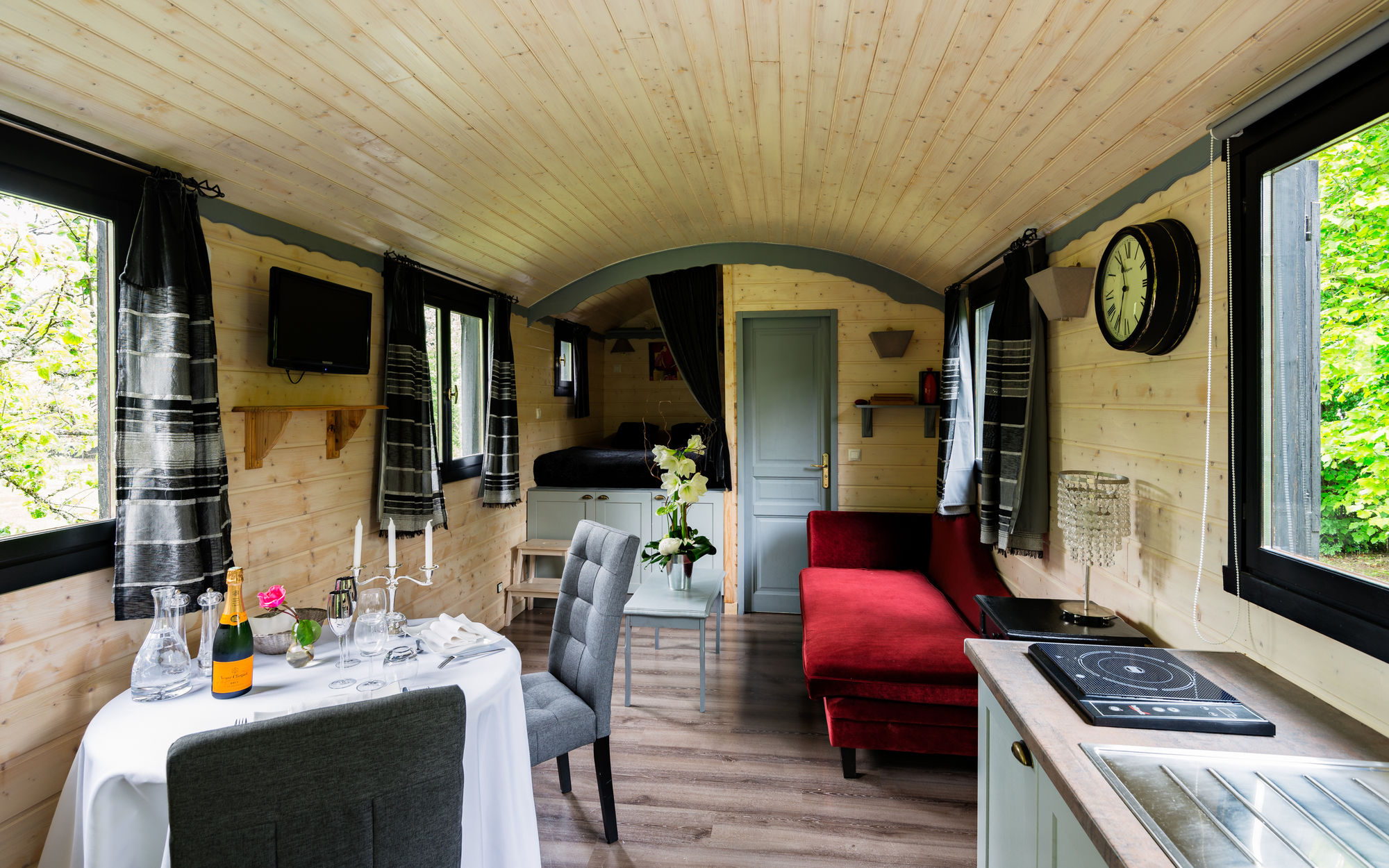 Фото 43223975157