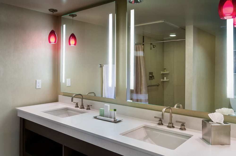 Фото DoubleTree by Hilton Hotel Los Angeles Downtown