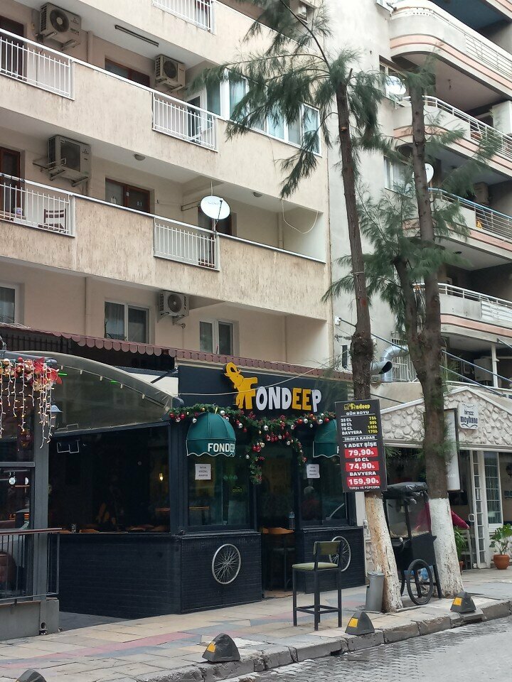 Bar, pub Fondeep, Izmir, photo