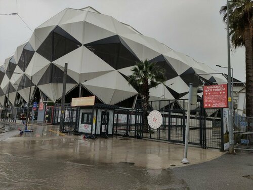 Alsancak Stadium (İzmir, Konak, Şehitler Cad., 10) ، ملعب