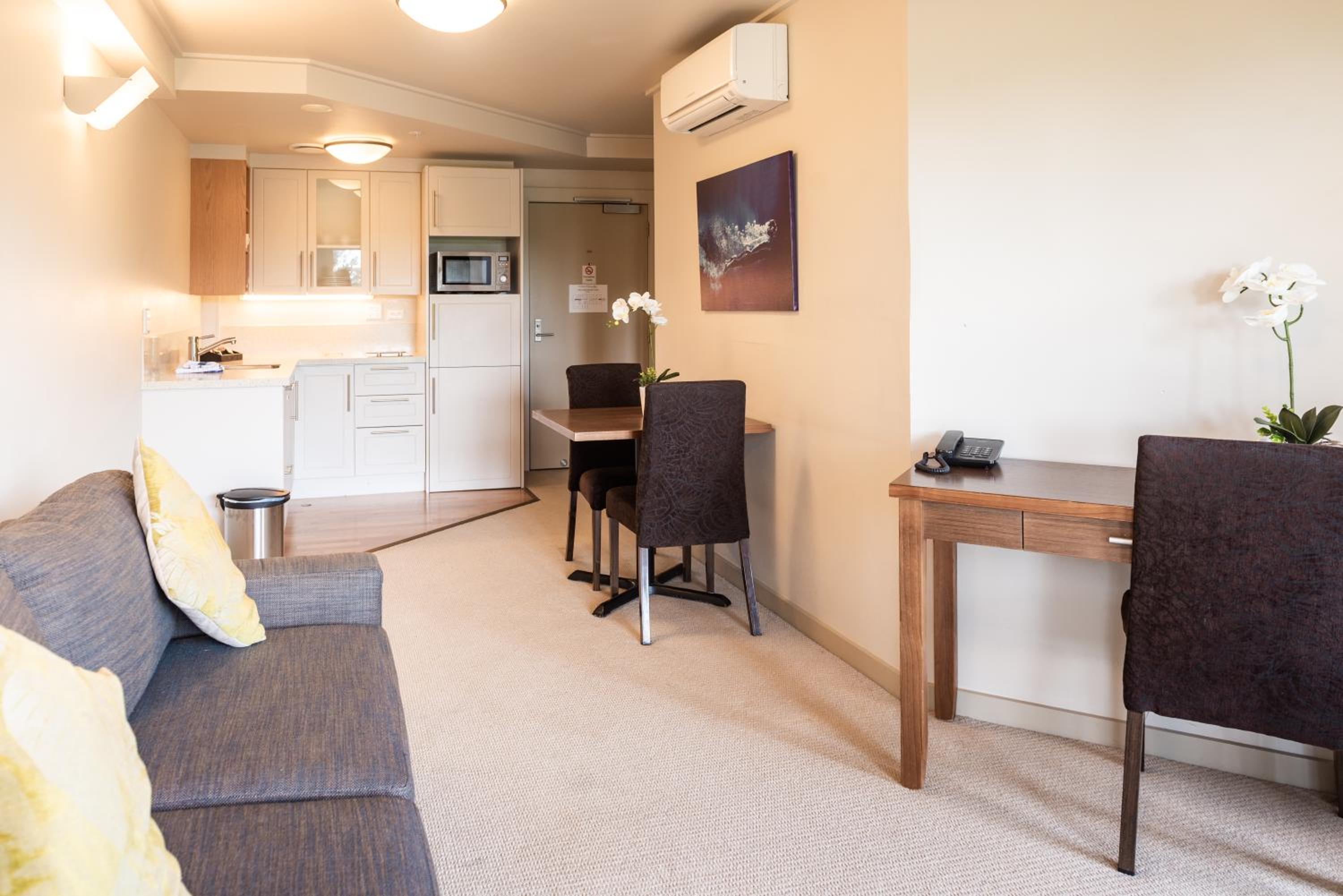 Фото Ocean Breeze Hotel