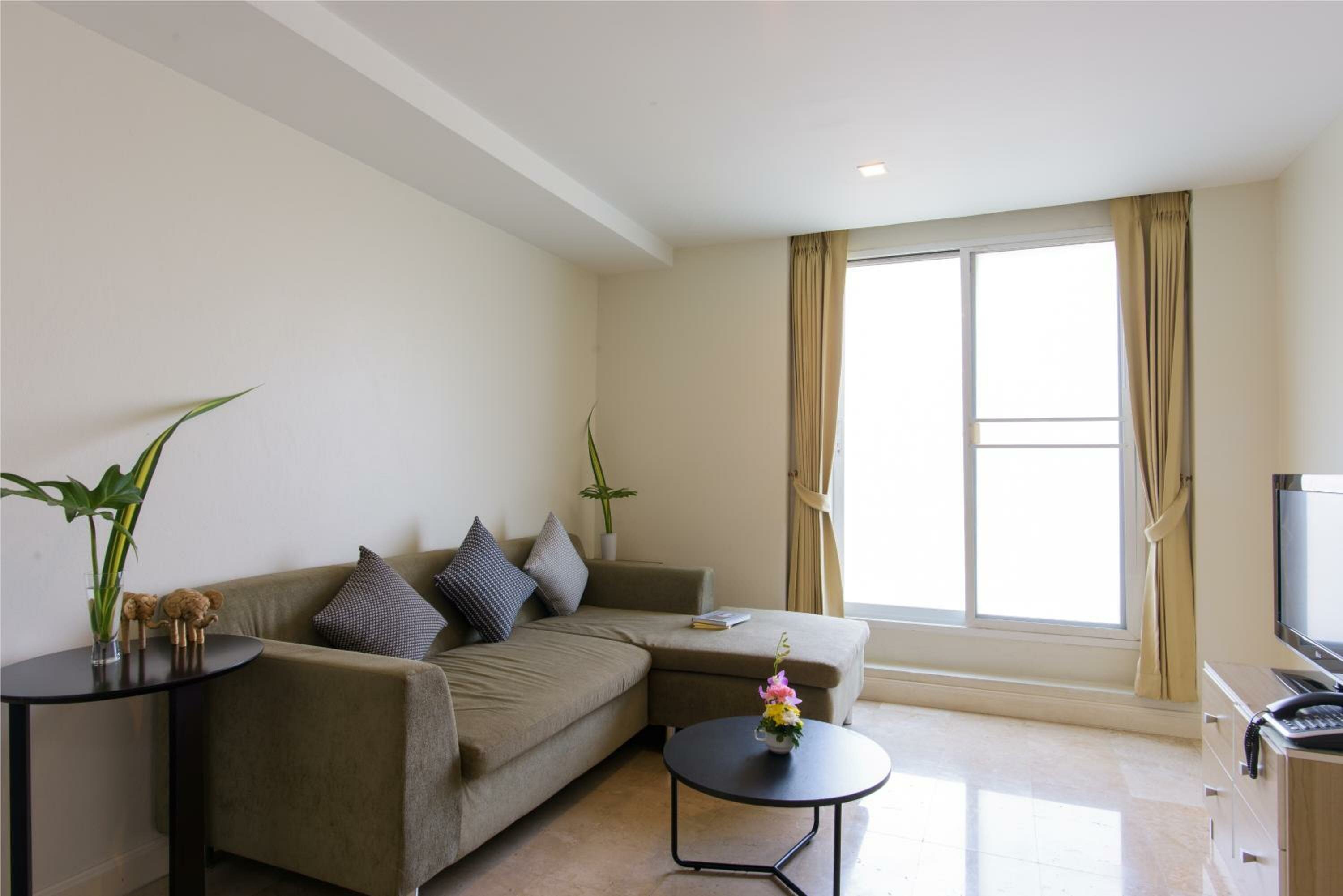 Фото Sabai Sathorn Service Apartment