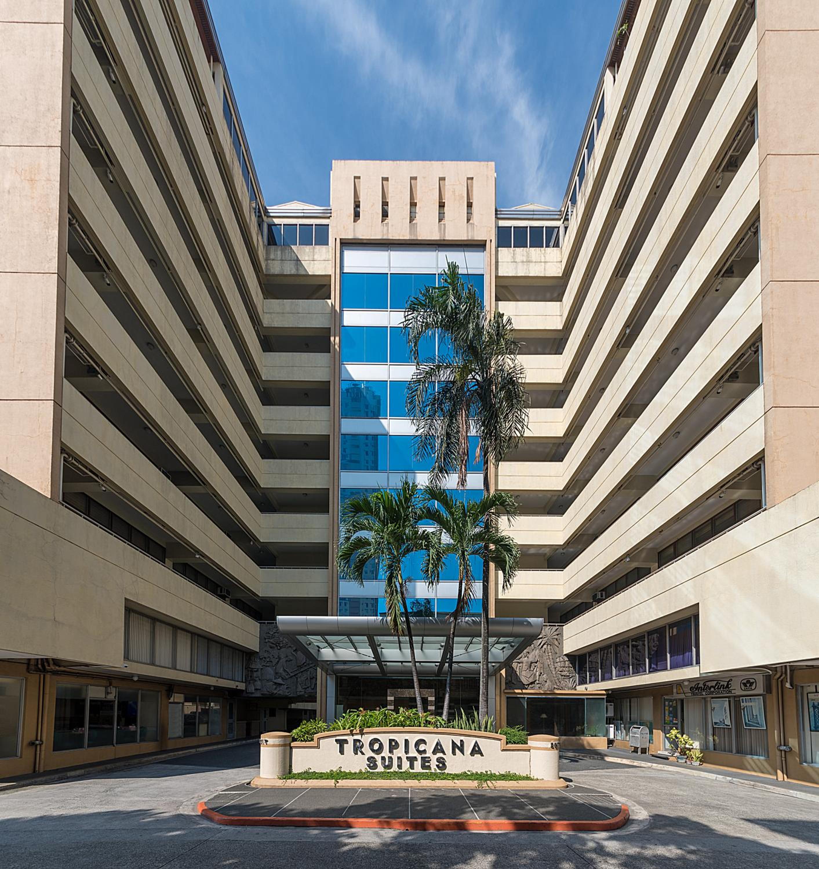 Фото Tropicana Suites