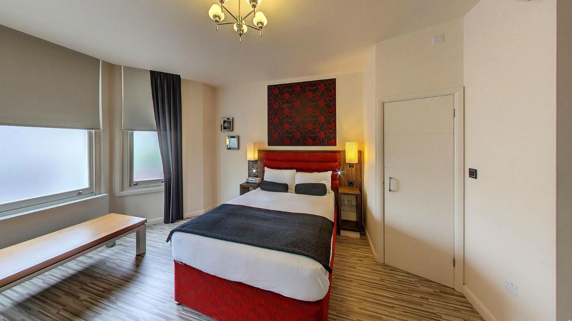 Фото Simply Rooms & Suites