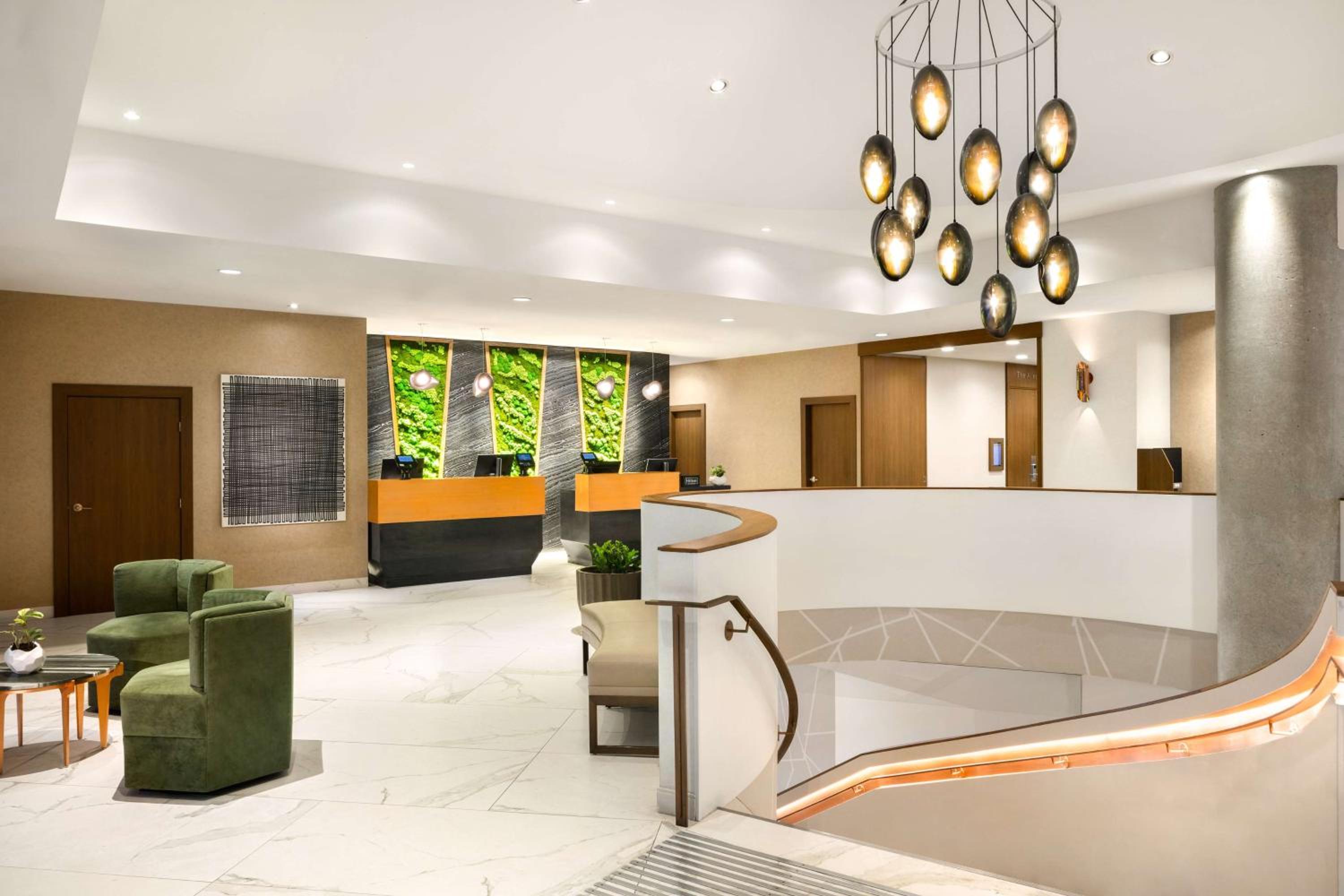 Фото Hilton Vancouver Downtown