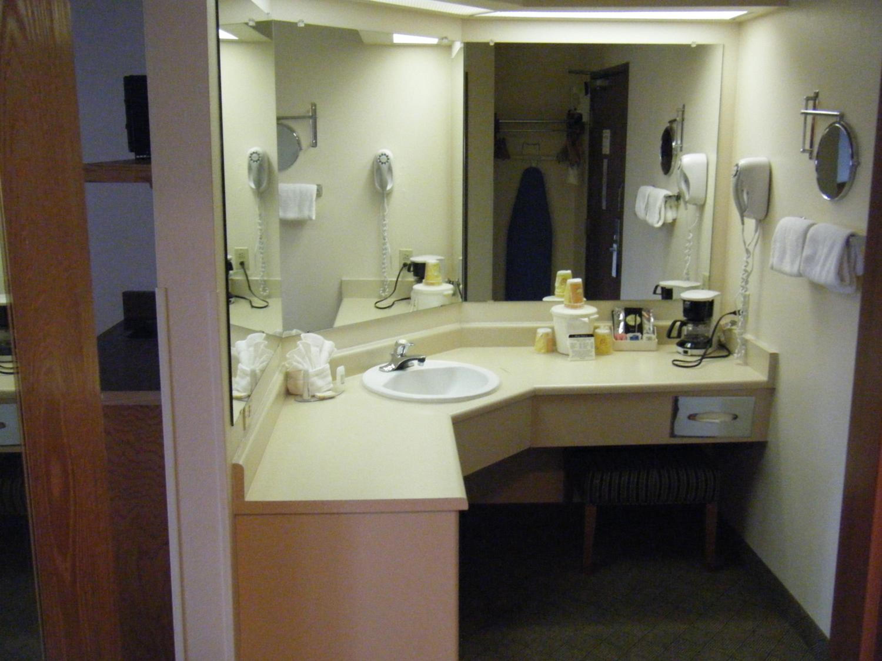 Фото Hawthorn Suites by Wyndham Albuquerque