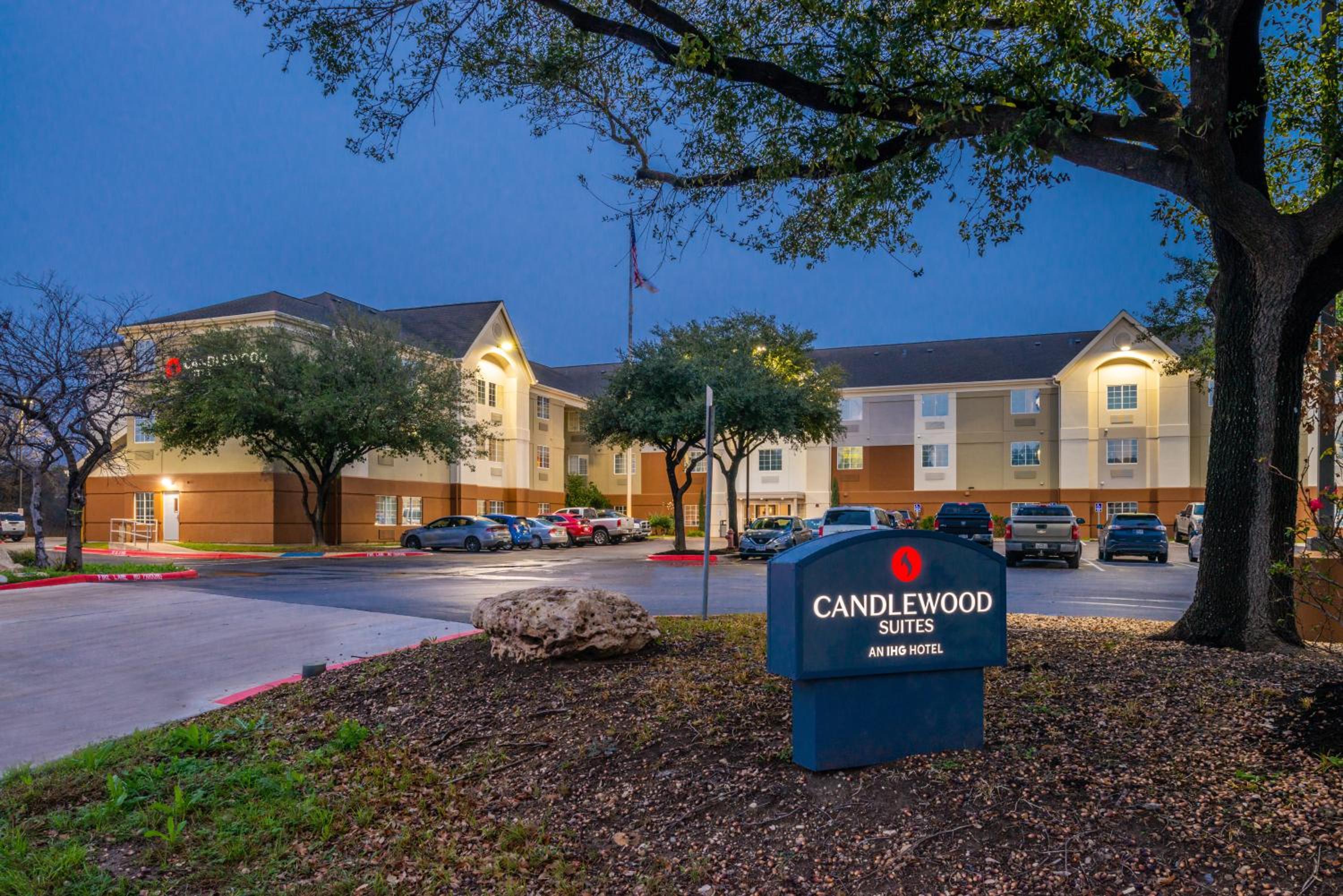 Фото Candlewood Suites Austin-Round Rock, an Ihg Hotel