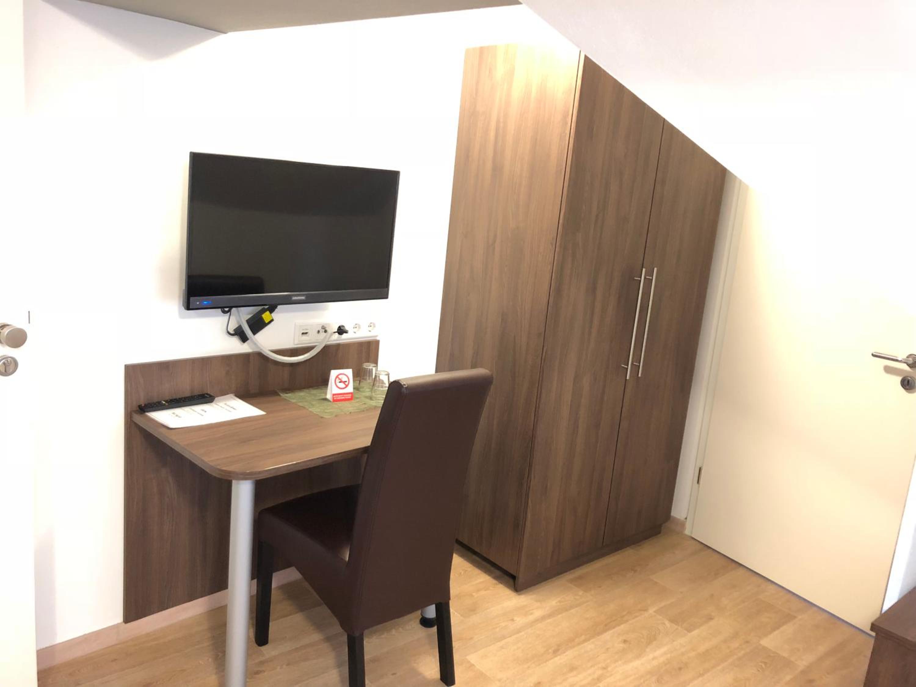 Фото Hotel Garni Goldene Traube