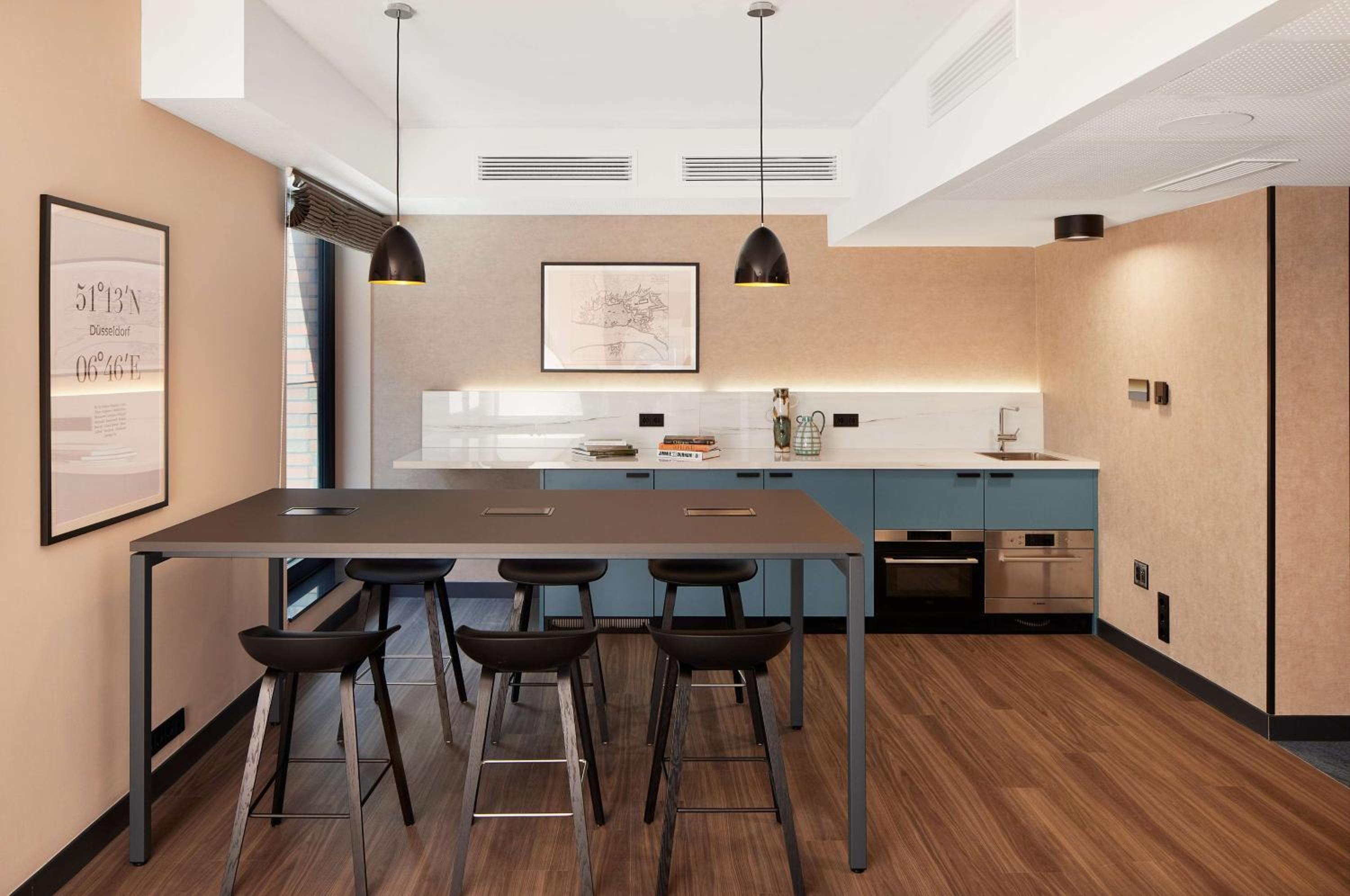 Фото Adina Apartment Hotel Dusseldorf