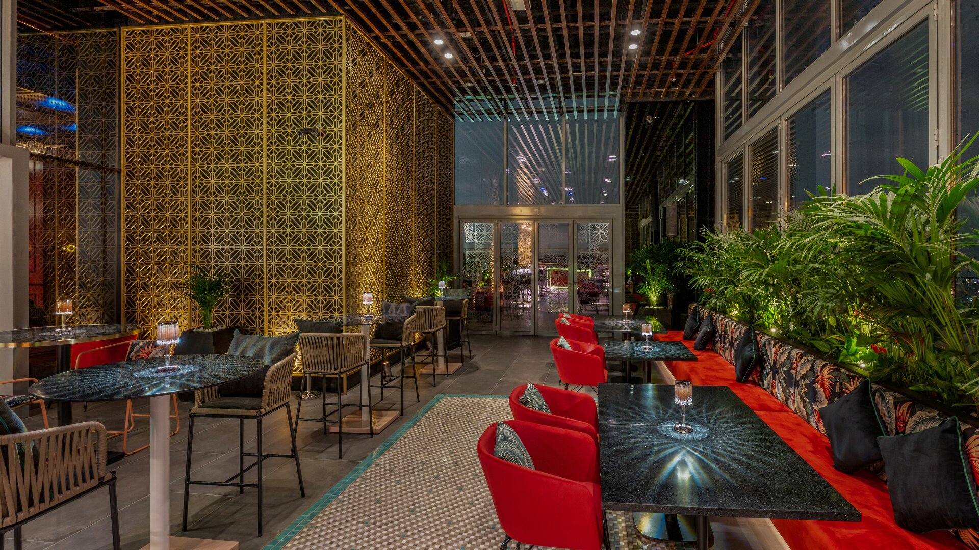 Фото Taj Jumeirah Lake Towers