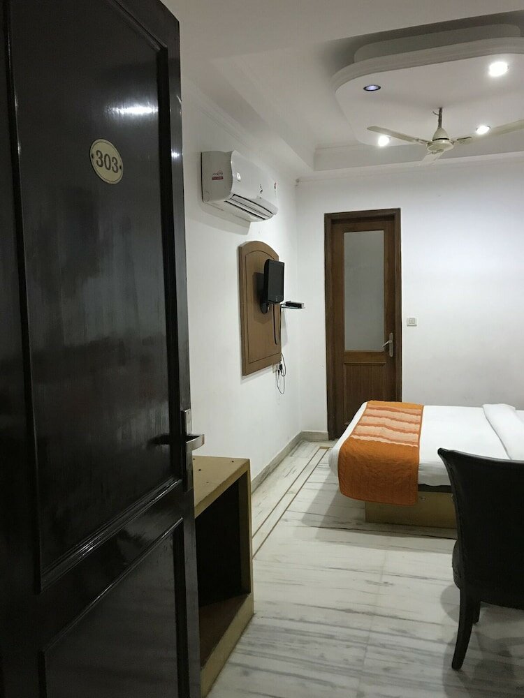 Фото Hotel Tjs Royale