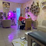 Лучший маникюр (ulitsa Chkalova, 119А) ، صالون تجميل