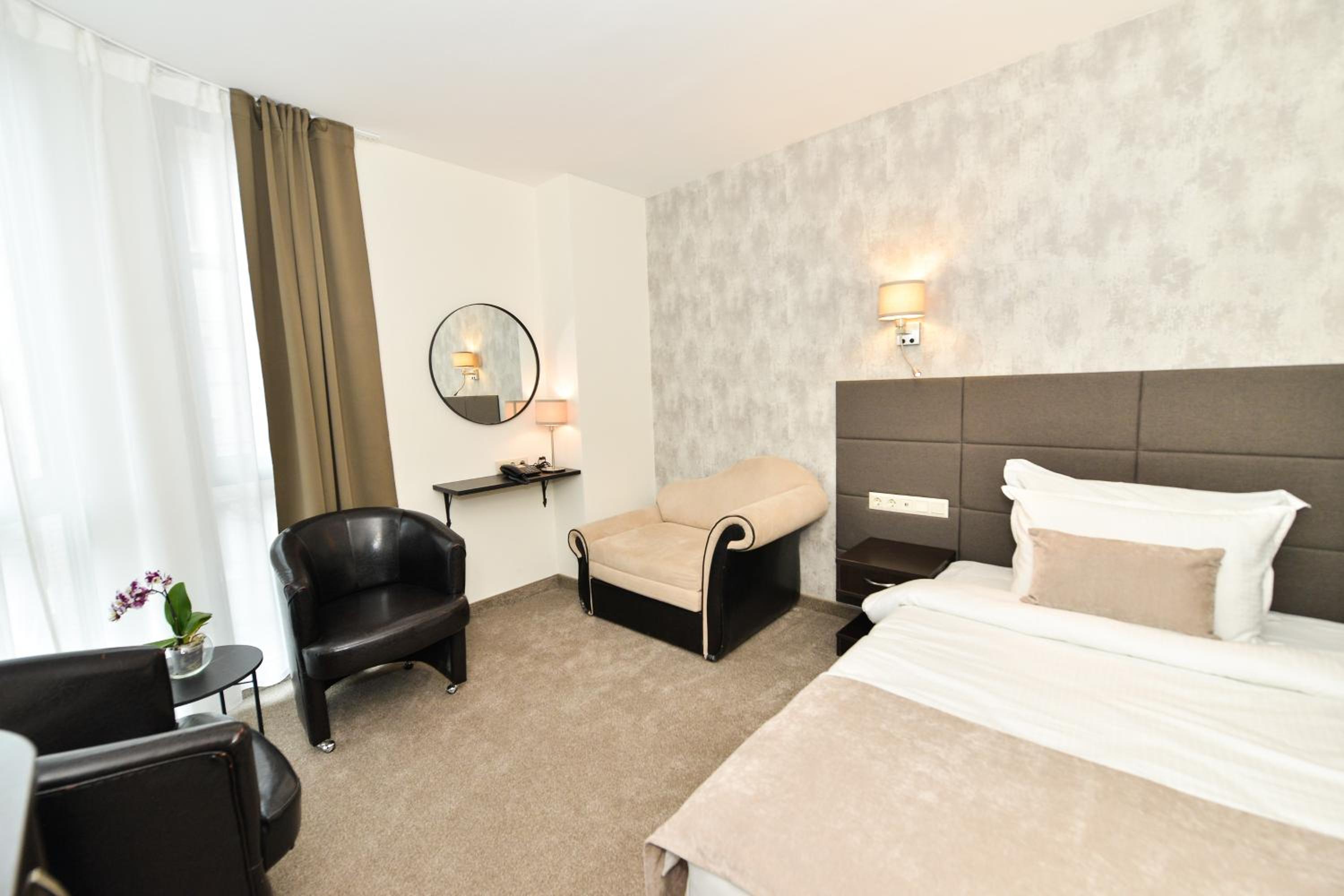 Фото Art Plaza Hotel