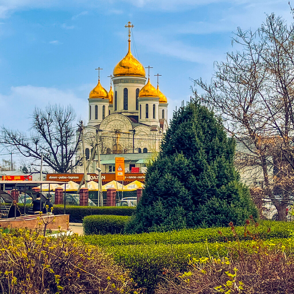 كنيسة أرثوذكسية Intercession-All Saints Church ، ألماتي، صورة
