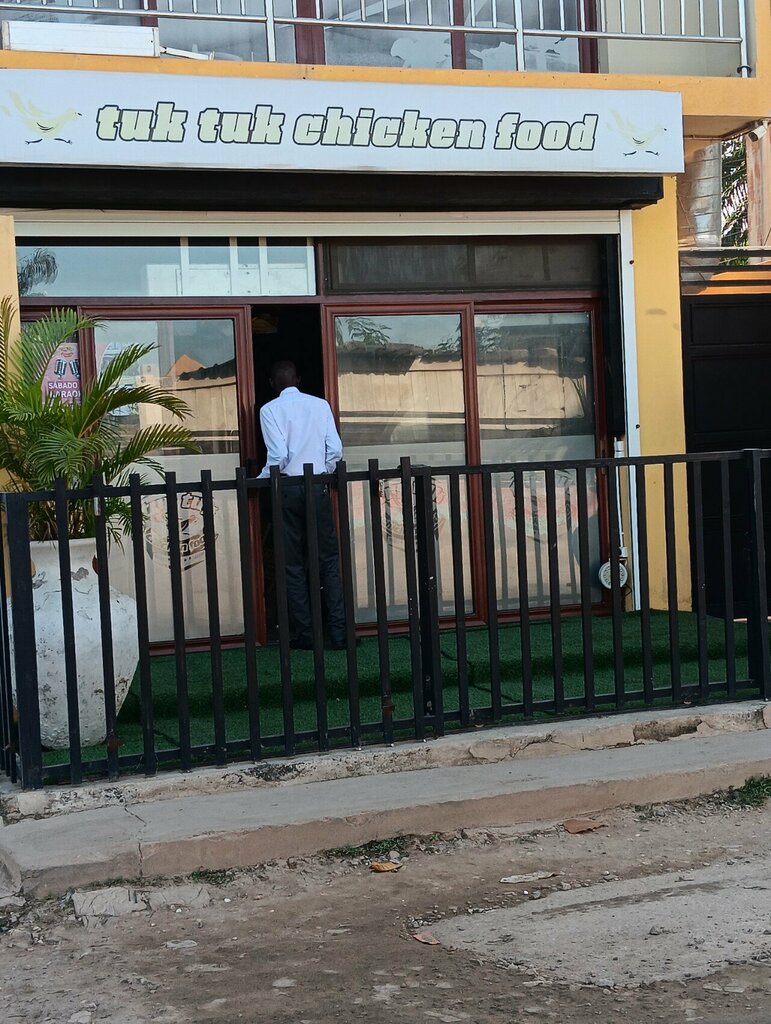 Cafe Tuk Tuk Chicken food, Loanda, photo