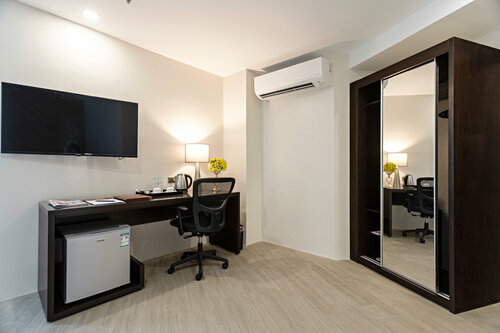 Гостиница Sarrosa International Hotel and Residential Suites в Себу
