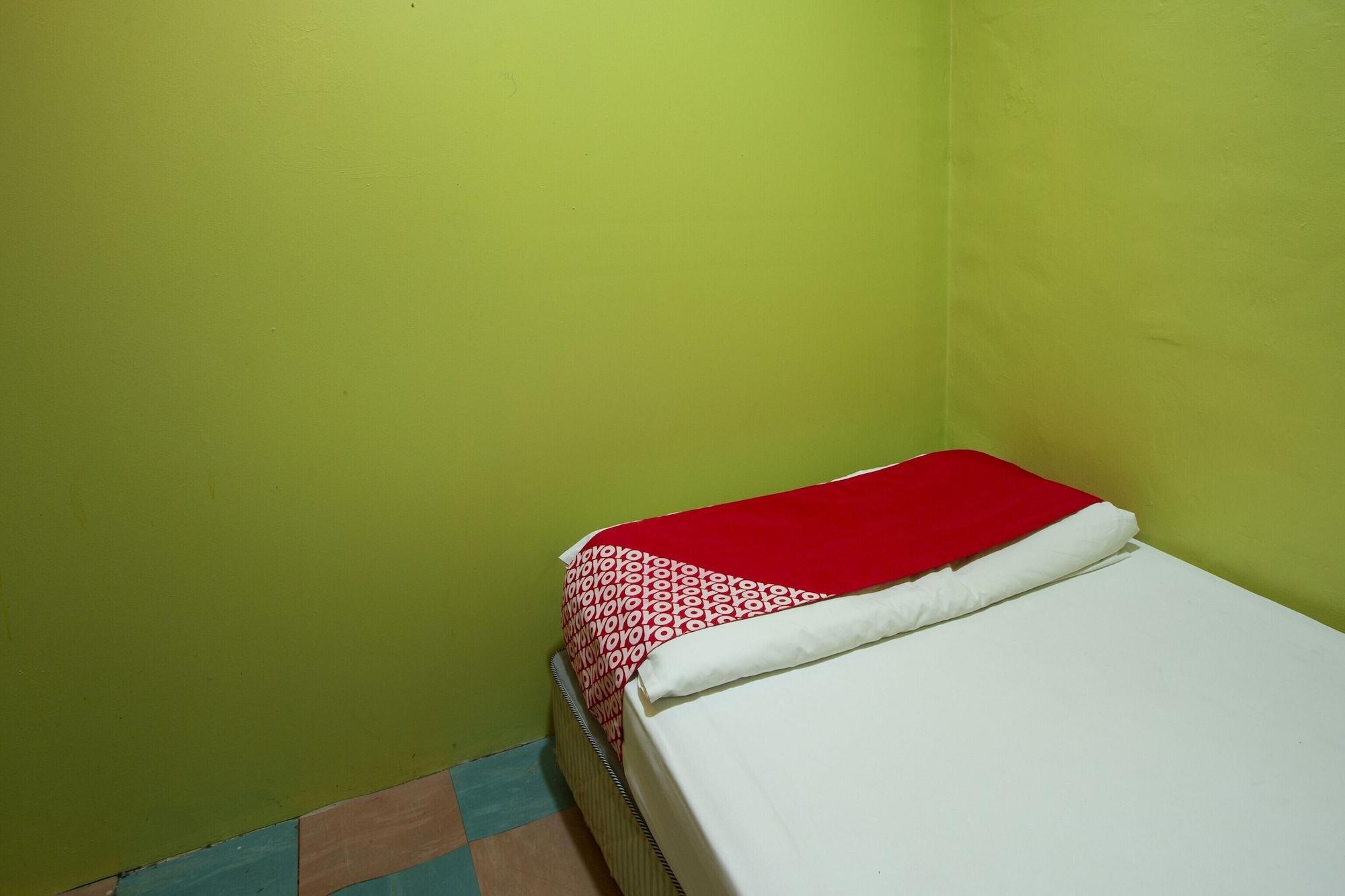 Фото Spot On 90137 Casavilla Hotel Pudu