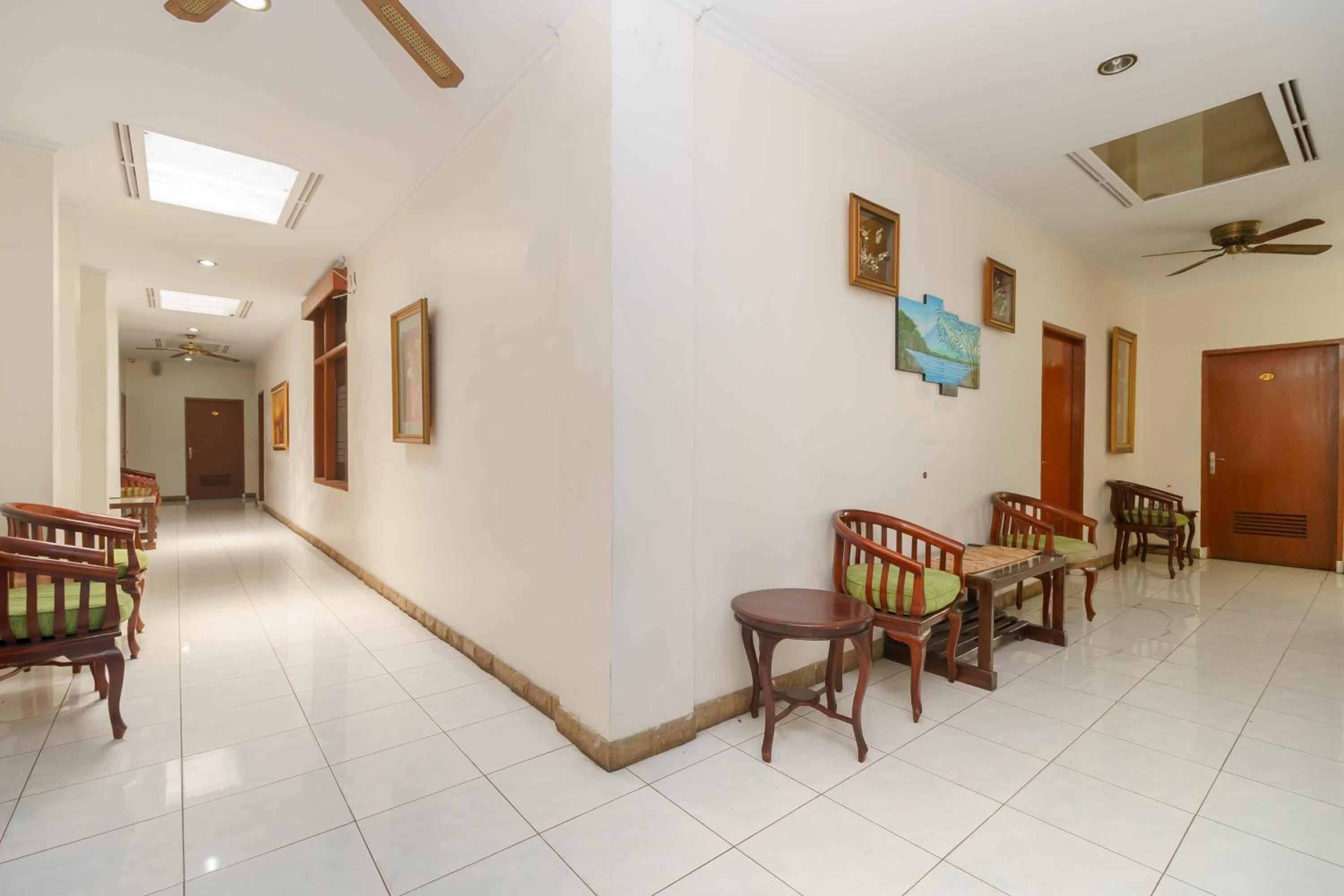 Фото RedDoorz near Kampung Gajah