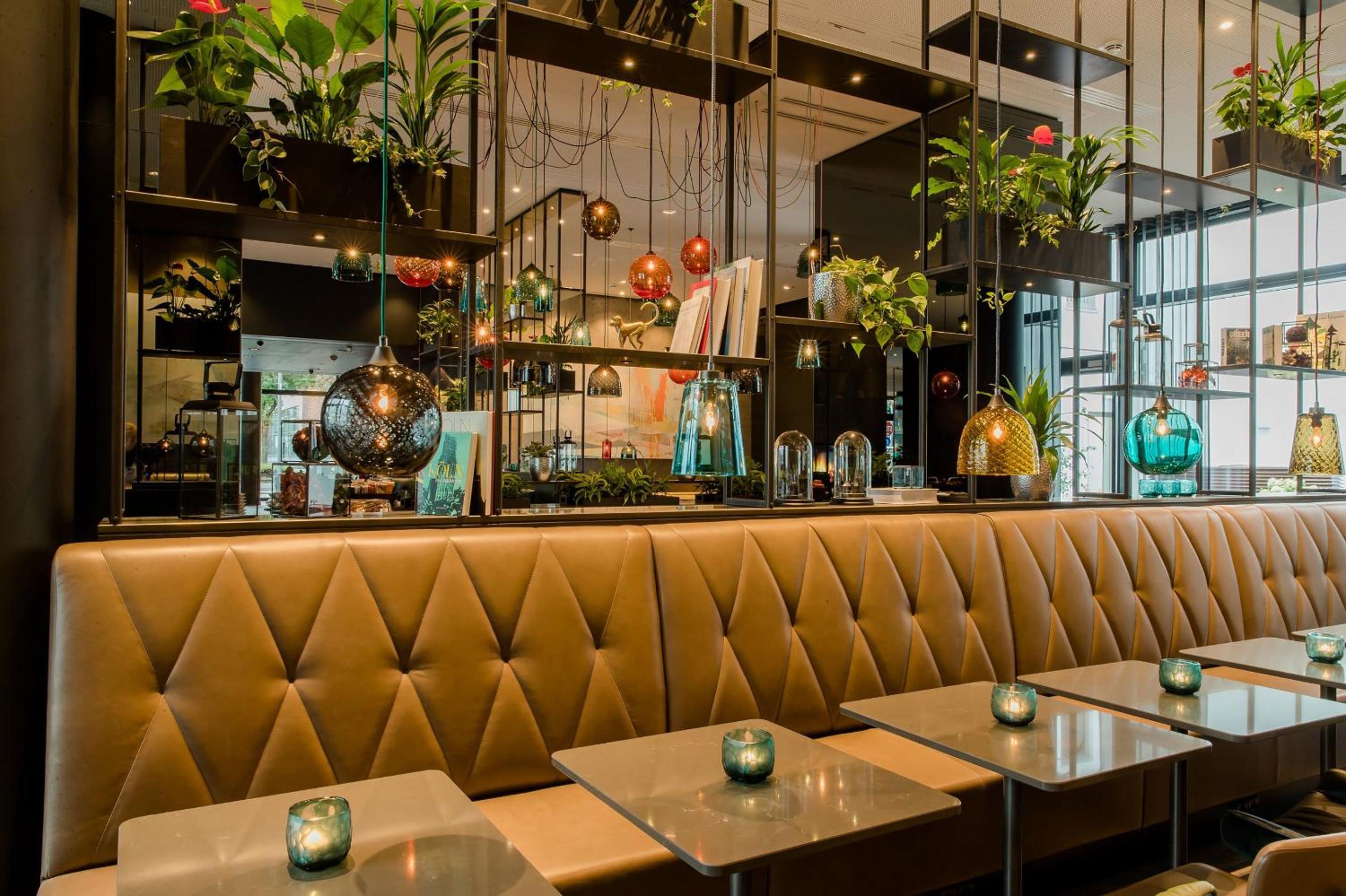 Фото Motel One Köln-Neumarkt