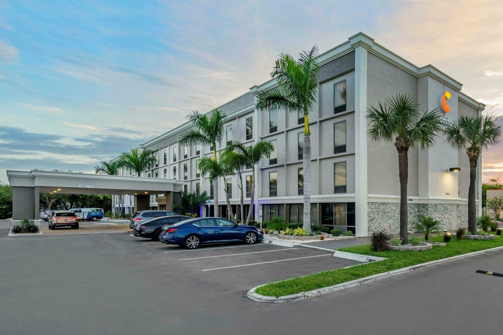 Hotel Comfort Inn & Suites St. Pete - Clearwater International Airport, Clearwater, photo