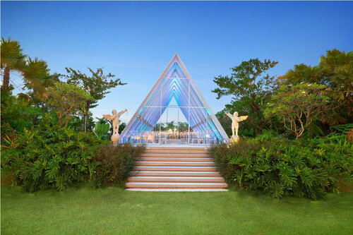 Гостиница Harris Hotel & Residences Sunset Road в Денпасаре