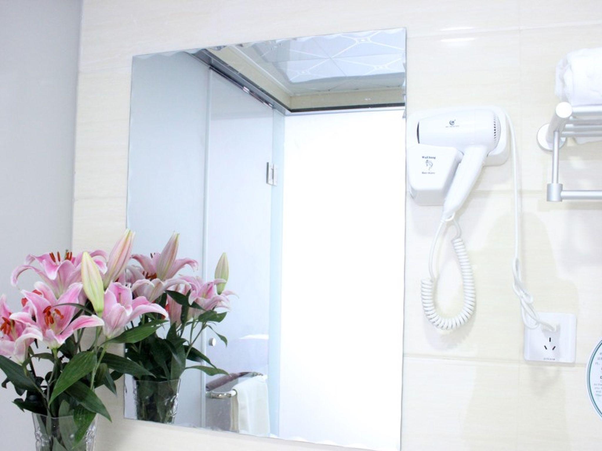 Фото GreenTree Inn ShangHai BaoShan 128 Memorial Road TongHe Road Shell Hotel