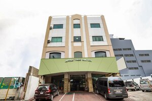 Гостиница Oyo 210 Apple Tree Suites