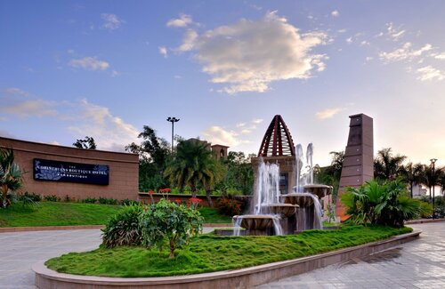 Гостиница The Corinthians Resort & Club в Пуне
