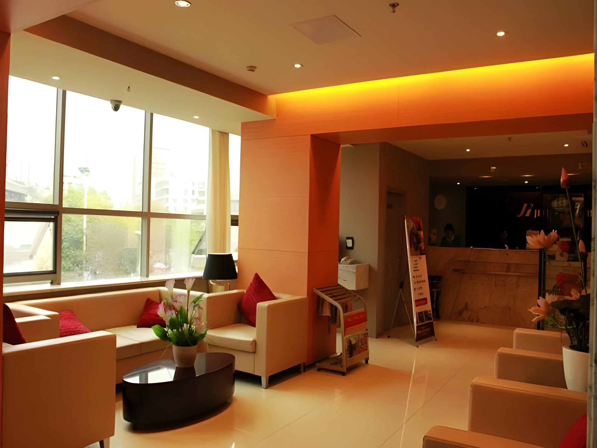 Фото Jinjiang Inn Guiyang Wenchang Pavilion