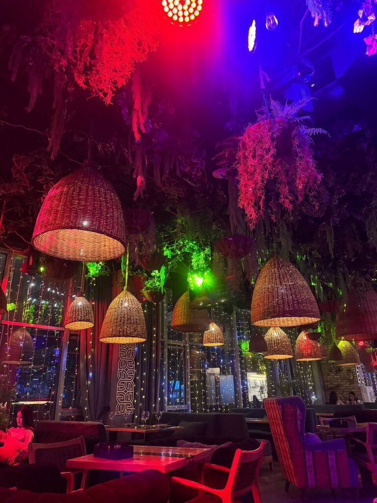 Bar, pub Monarch, Almaty, photo