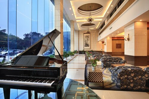 Гостиница Guilin Lijiang Waterfall Hotel в Гуйлине