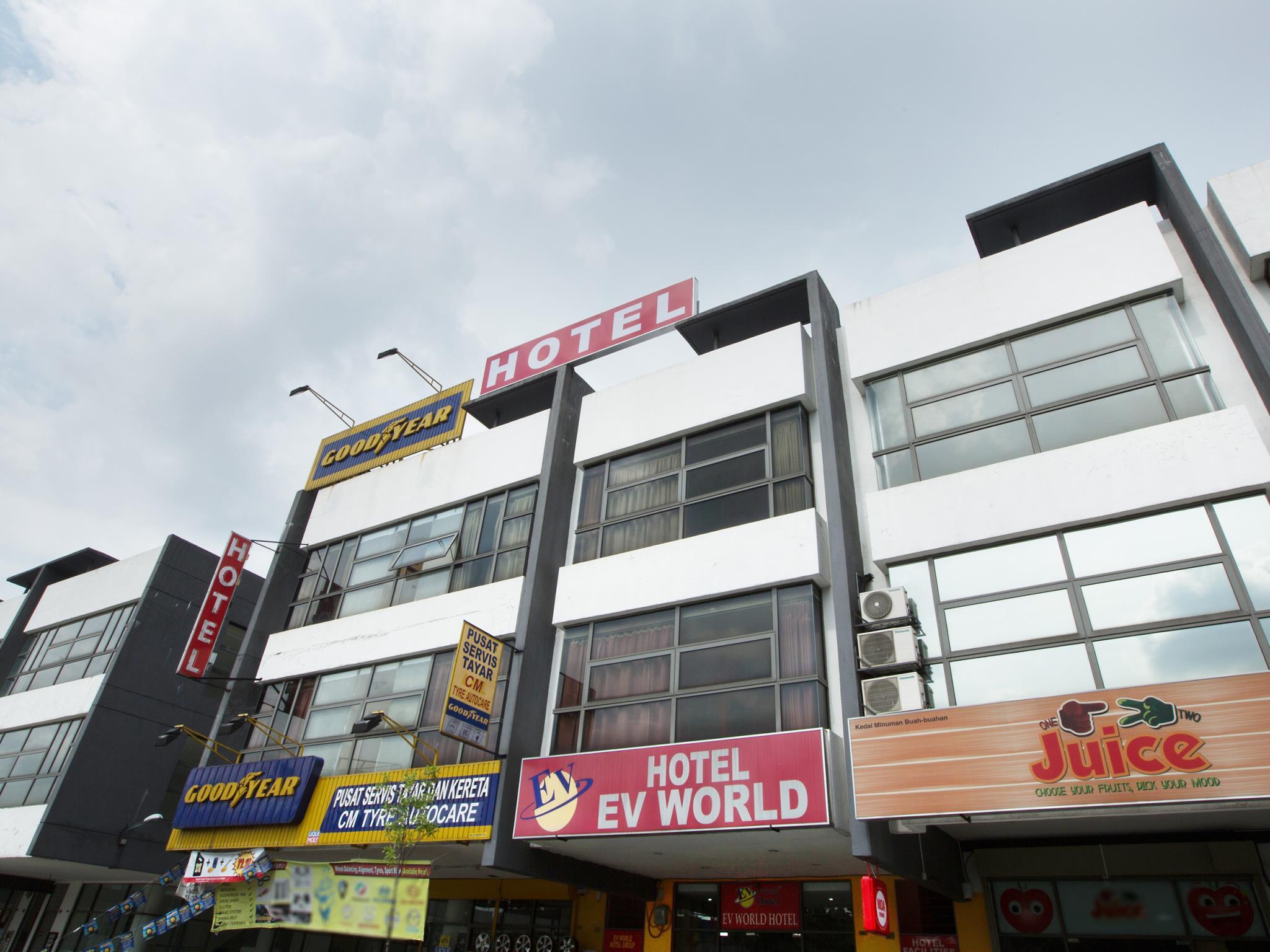 Фото Hotel Zamburger Sungai Besi