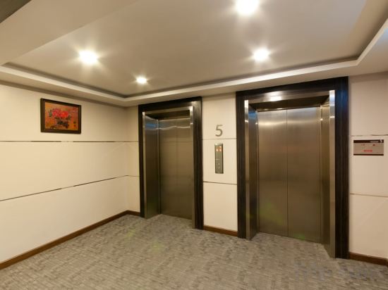 Фото SureStay Plus Hotel by Best Western Sukhumvit 2