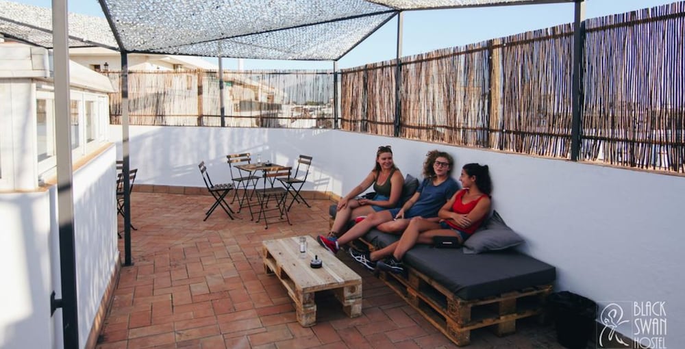 Фото Black Swan Hostel Sevilla