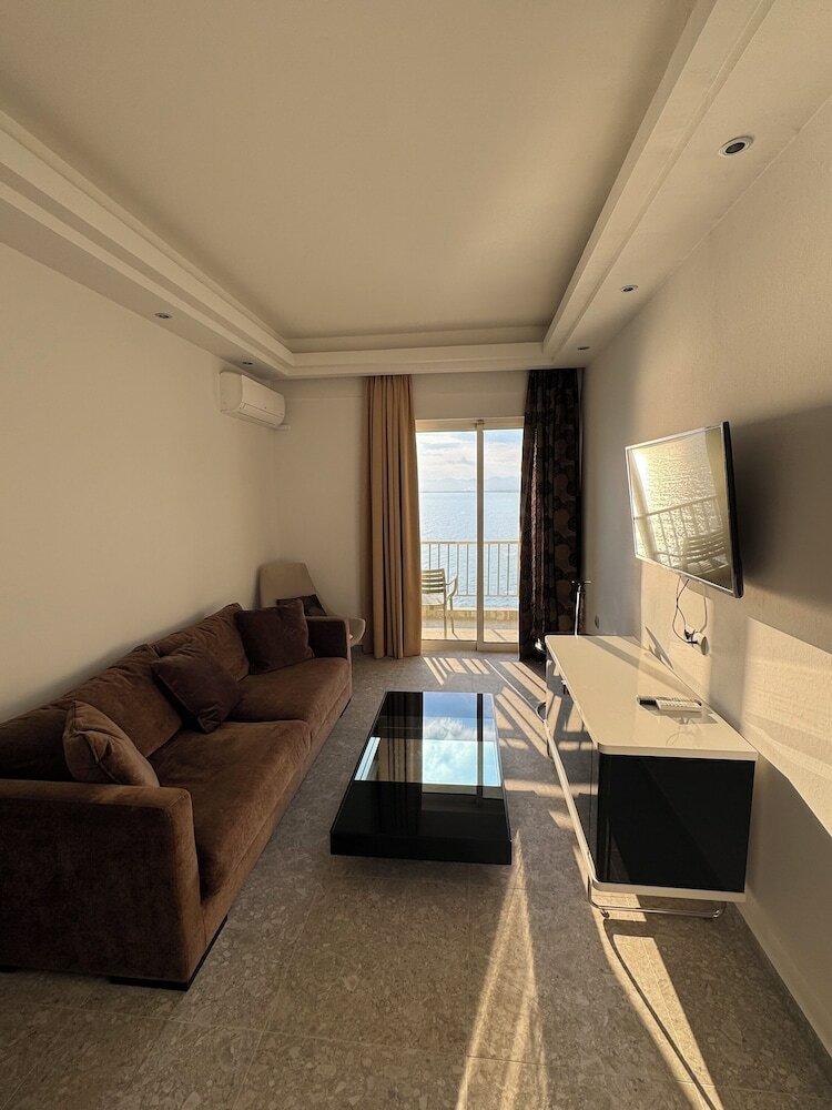 Фото Messinian Bay Hotel