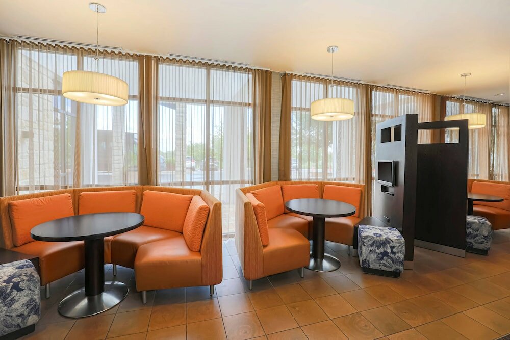 Фото Courtyard by Marriott Austin Airport