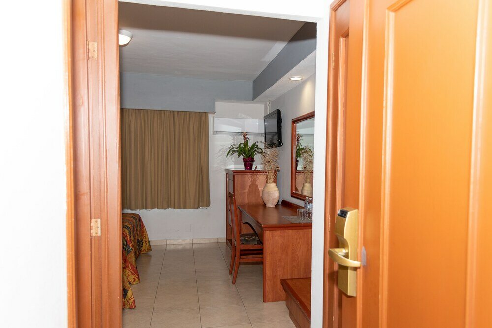 Фото Impala Hotel in front of the Ado