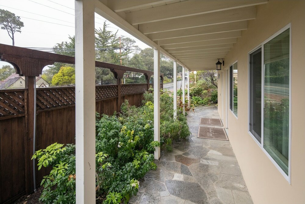 Фото Vendange Carmel Inn & Suites