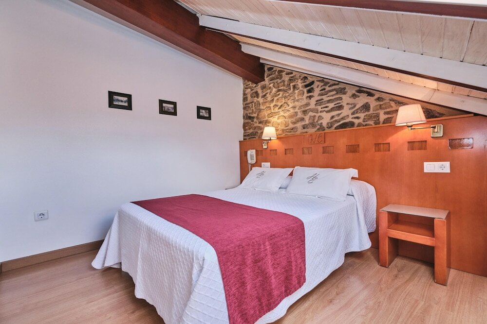 Фото Hotel Entrecercas