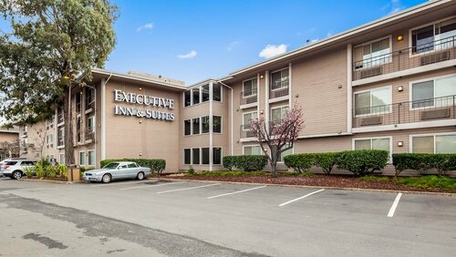 Гостиница Executive Inn & Suites в Окленде