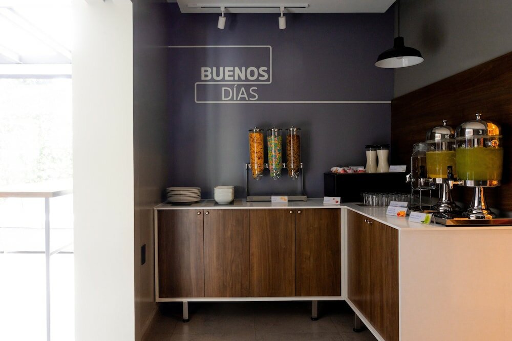 Фото City Express Plus Satelite