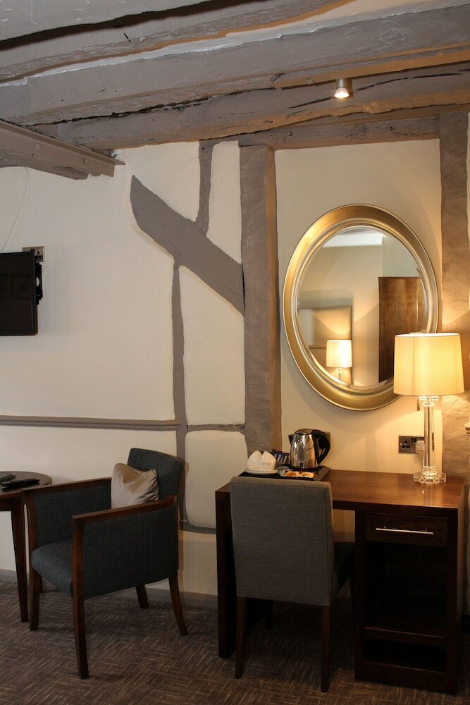 Фото Legacy Rose & Crown Hotel